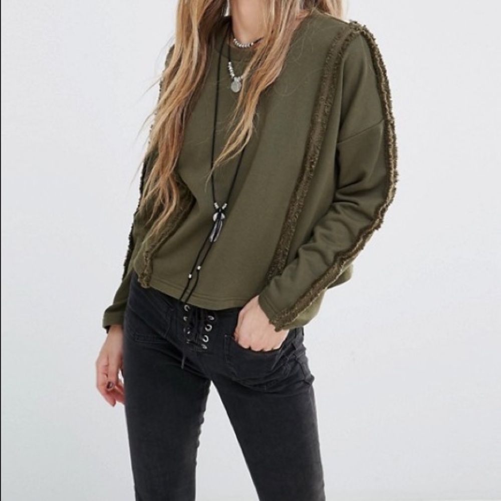 MOON RIVER Olive Green Fringe Detail Sweatshirt Top Women’s Sz M